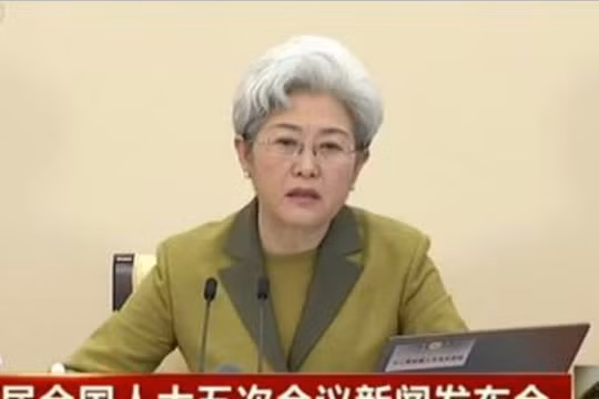Bà Phó Oánh, người phát ngôn Kỳ họp thứ 5 Quốc hội khóa 12 Trung Quốc. Ảnh: Sina
