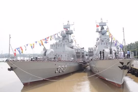 Ngày 9/10/2017, Hải quân Việt Nam biên chế thêm 2 tàu tên lửa lớp Molniya. Ảnh: Sohu.