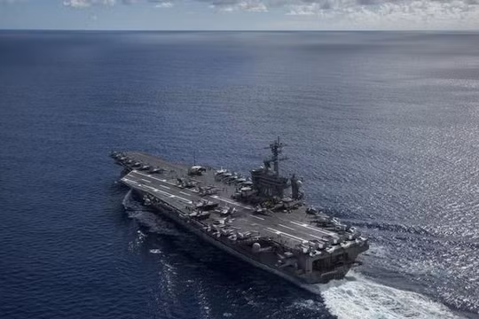 Tàu sân bay USS Carl Vinson hải quân Mỹ vừa hiện diện trên Biển Đông. Ảnh: The New York Times.
