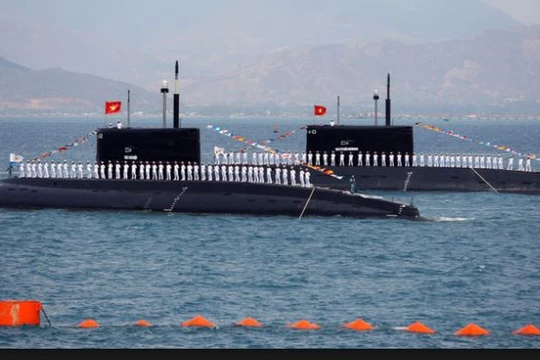 Tàu ngầm Kilo Nga bán cho Việt Nam.