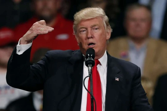 Tổng thống Mỹ mới đắc Donald Trump.