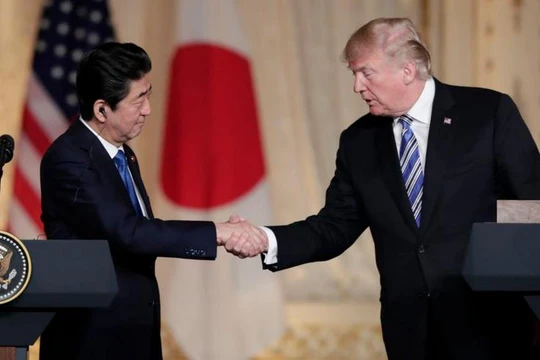 Thủ tướng Nhật Bản Shinzo Abe và Tổng thống Donald Trump tại cuộc họp báo ngày 18/4/2018. Ảnh: AP.