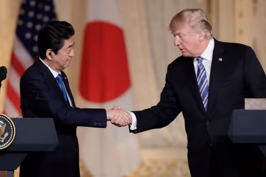 Thủ tướng Nhật Bản Shinzo Abe và Tổng thống Donald Trump tại cuộc họp báo ngày 18/4/2018. Ảnh: AP.