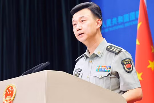 Thượng tá Ngô Khiêm, phát ngôn viên Bộ Quốc phòng Trung Quốc. Ảnh: mod.gov.cn