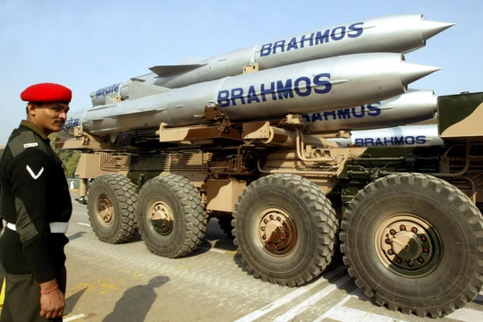 Tên lửa hành trình siêu âm BrahMos Ấn Độ. .