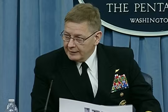 Phó Trợ lý Bộ trưởng phụ trách ngân sách hải quân Mỹ Brian Luthor. Ảnh: Defense.gov.