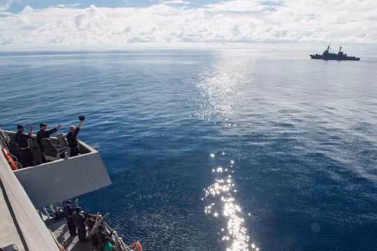 Ngày 1/7/2017, Hải quân Mỹ và Philippines tiến hành tuần tra chung trên biển Sulu. Tham gia có tàu tuần duyên USS Coronado LCS-4 Mỹ và tàu tuần tra BRP Ramon Alcaraz Philippines. Ảnh: Navy Times.