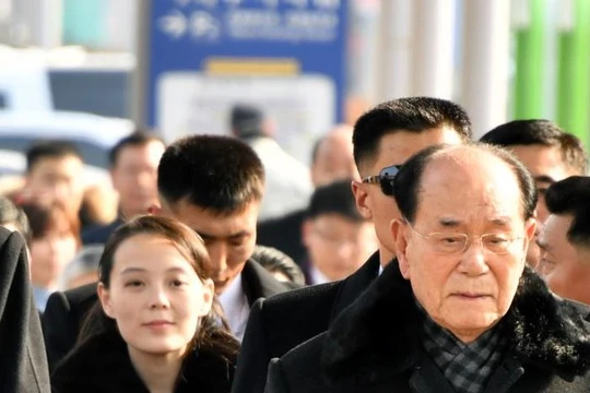 Đoàn đại biểu cấp cao Triều Tiên thăm Hàn Quốc gồm Chủ tịch Quốc hội Kim Jong-nam (phải) và bà Kim Yo-jong, em gái nhà lãnh đạo Triều Tiên Kim Jong-un. Ảnh: Reuters.