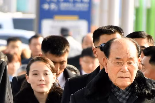 Đoàn đại biểu cấp cao Triều Tiên thăm Hàn Quốc gồm Chủ tịch Quốc hội Kim Jong-nam (phải) và bà Kim Yo-jong, em gái nhà lãnh đạo Triều Tiên Kim Jong-un. Ảnh: Reuters.