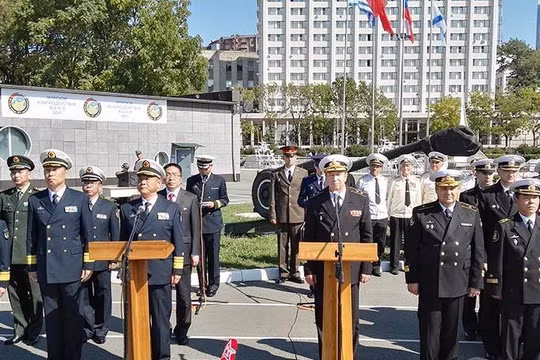 Hải quân Nga tổ chức tiếp đón biên đội tàu chiến Hải quân Trung Quốc đến Vladivostok, Nga để tham gia cuộc tập trận chung Joint Sea - 2017 giai đoạn hai. Ảnh: China.com.cn.