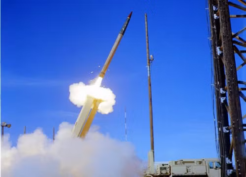Tên lửa đánh chặn thuộc hệ thống phòng thủ khu vực tầm cao giai đoạn cuối (THAAD)