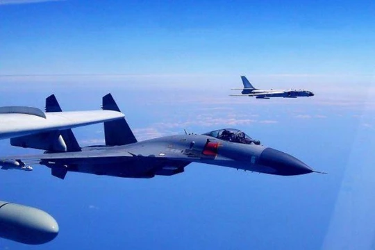 Ngày 26/4/2018, không quân Trung Quốc tiến hành tuần tra quanh Đài Loan. Ảnh: STNN.