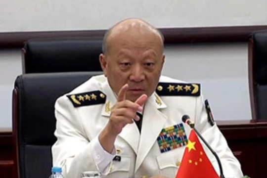 Đô đốc Ngô Thắng Lợi, Tư lệnh Hải quân Trung Quốc ngang nhiên tuyên bố cái gọi là "lợi ích cốt lõi" ở Biển Đông.