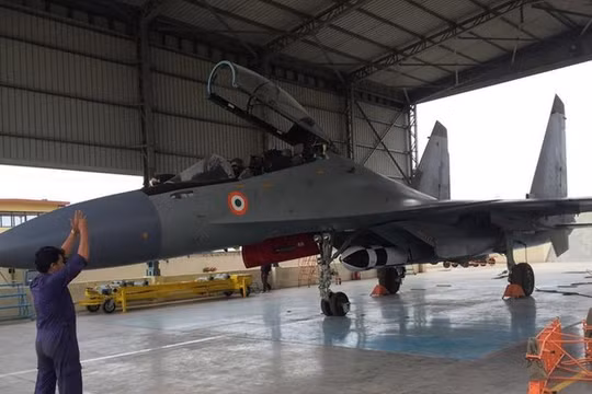 Tên lửa hành trình BrahMos-A được lắp trên máy bay chiến đấu Su-30MKI. Ảnh: Guancha.