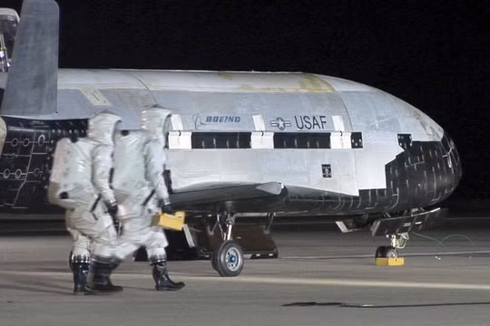 Máy bay không gian không người lái X-37B Mỹ. Ảnh: The Sun