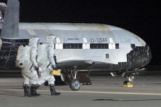 Máy bay không gian không người lái X-37B Mỹ. Ảnh: The Sun
