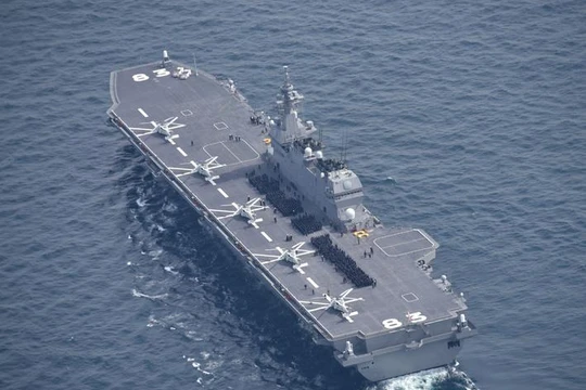 Tàu sân bay trực thăng Izumo của Lực lượng Phòng vệ Biển Nhật Bản. Ảnh: The Japan Times