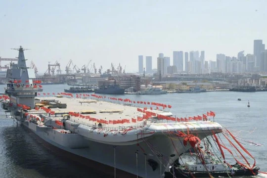 Ngày 26/4/2017, Trung Quốc hạ thủy tàu sân bay tự chế đầu tiên Type 001A. Ảnh: Ifeng.