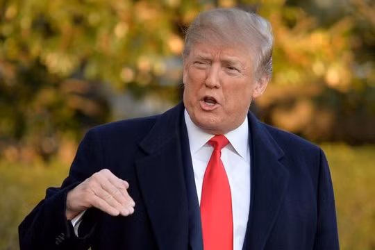 Tổng thống Mỹ Donald Trump điều chỉnh chính sách xuất khẩu vũ khí. Ảnh: Reuters.