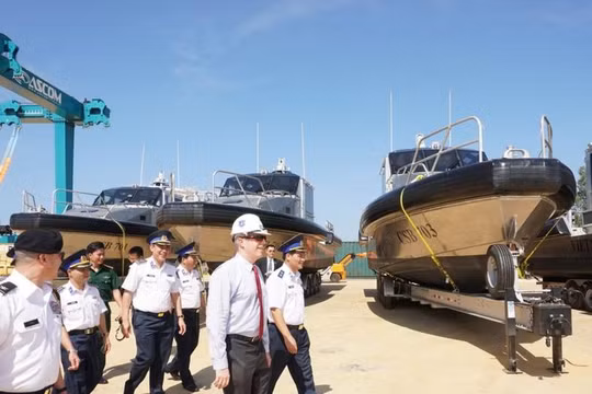 Mỹ cung cấp cho Việt Nam 6 xuồng tuần tra Metal Shark 45 Defiant đợt đầu tiên. Ảnh: Huanqiu.