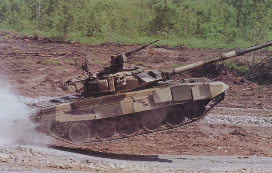 Xe tăng chiến đấu T-90S do Nga chế tạo.