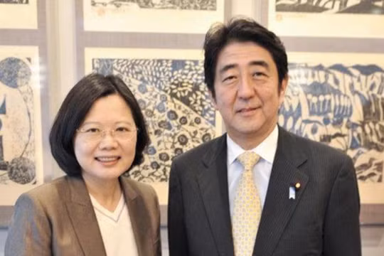 Bà Thái Anh Văn, nhà lãnh đạo Đài Loan và Thủ tướng Nhật Bản Shinzo Abe. Ảnh: Ifeng.