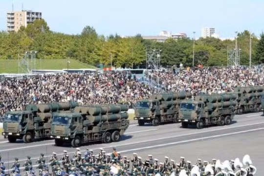 Lực lượng Phòng vệ Nhật Bản tiến hành duyệt binh. Ảnh: Cankao.