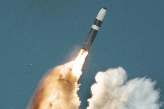 Tên lửa đạn đạo Trident-2 được phóng từ tàu ngầm quân đội Mỹ. Ảnh: Cankao.