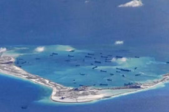 Trung Quốc bồi lấp, xây dựng đảo nhân tạo phi pháp ở Biển Đông khiến khu vực căng thẳng, cộng đồng quốc tế lo ngại