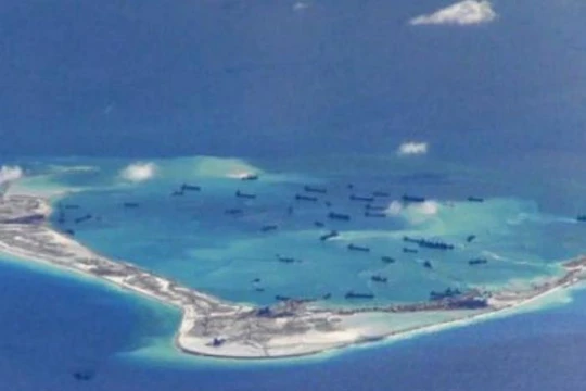 Trung Quốc bồi lấp, xây dựng đảo nhân tạo phi pháp ở Biển Đông khiến khu vực căng thẳng, cộng đồng quốc tế lo ngại