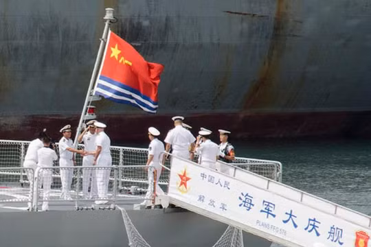 Ngày 9/8/2016, tại Thanh Đảo, phía Trung Quốc tiếp đón Đô đốc Scott Swift, Tư lệnh Hạm đội Thái Bình Dương, Hải quân Mỹ. Ảnh: Navy.mil.