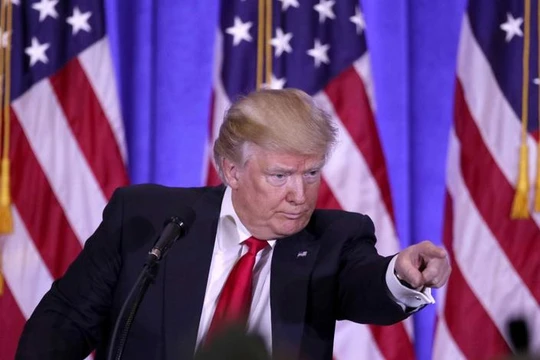 Từ khi lên cầm quyền vào đầu năm 2017 đến nay, Tổng thống Mỹ Donald Trump đã thúc đẩy đạt được nhiều hợp đồng vũ khí với các nước trên thế giới. Ảnh: Dwnews