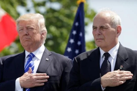 Tổng thống Mỹ Donald Trump và Chánh văn phòng Nhà Trắng John Kelly. Ảnh: Zaobao.