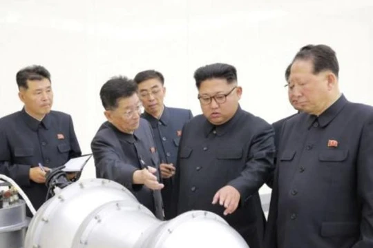 Nhà lãnh đạo Triều Tiên Kim Jong-un tiến hành chỉ đạo đối với chương trình vũ khi hạt nhân. Ảnh: Reuters.