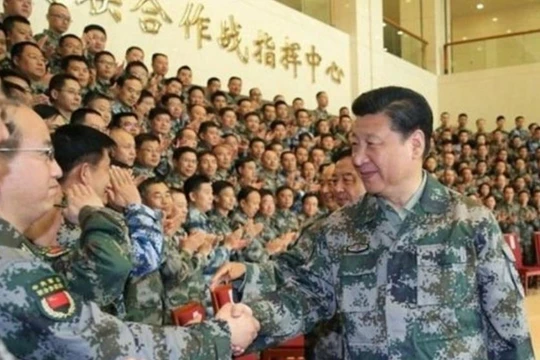 Tháng 4/2016, ông Tập Cận Bình thị sát Trung tâm chỉ huy tác chiến liên hợp Quân ủy. Ảnh: báo Liên hợp, Đài Loan.