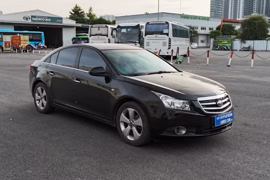 Ba mẫu ô tô cũ gần 20 năm tuổi, giá rẻ nhưng vẫn đẹp dáng