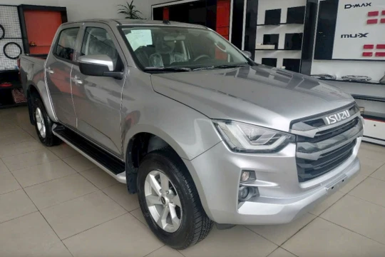 Xe "ế" Isuzu D-Max giảm thêm 100 triệu đồng để đẩy hàng tồn kho
