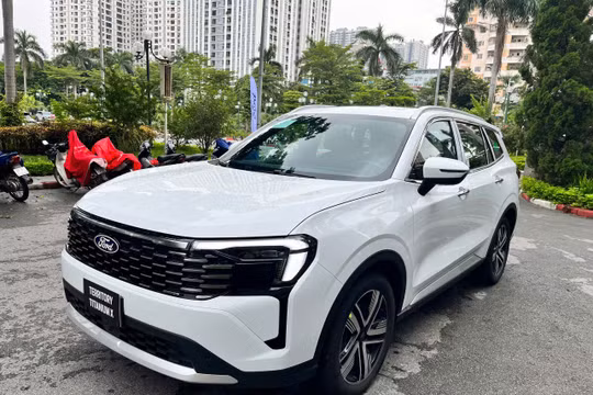 Ford Territory 2025 thêm nâng cấp, giá từ 762 triệu đồng