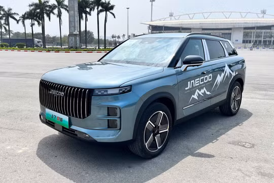 Jaecoo J7 PHEV giảm giá “sát sàn” để đấu BYD Sealion 6