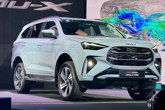 Isuzu mu-X 2025 ra mắt tại Việt Nam: Giá tăng nhẹ và thiếu bản máy khoẻ
