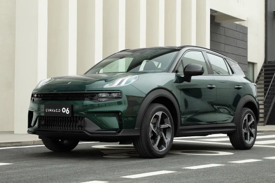 Chạy đua với Toyota, Lynk & Co giảm giá xe cả trăm triệu đồng 