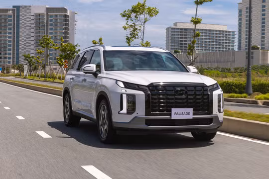 Loạt ô tô vừa hạ giá "mạnh tay" tại Việt Nam, cao nhất lên tới 300 triệu đồng