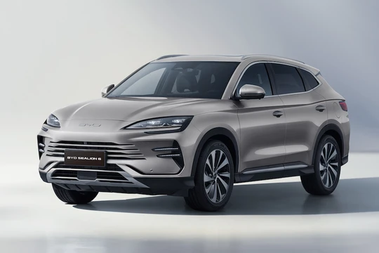 Bán xe điện gặp khó tại Việt Nam, BYD chuyển sang xe hybrid?