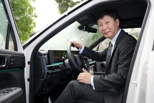 Ngắm xe mới tiền tỷ của HLV trưởng đội tuyển bóng đá Việt Nam