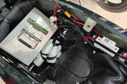 Nguy cơ cháy nổ rình rập từ pin độ chế xe máy điện