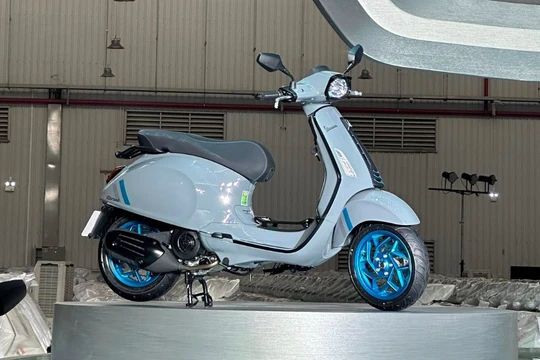Vespa Primavera và Sprint mới ra mắt Việt Nam: Nâng cấp ít, tăng giá nhiều