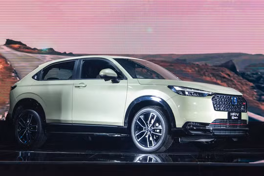Honda HR-V bản hybrid đắt hơn trăm triệu so với đối thủ Toyota 
