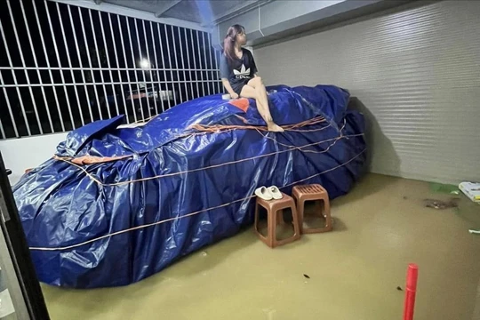 Bọc ô tô chống ngập lụt: Chuyên gia lưu ý cách làm an toàn