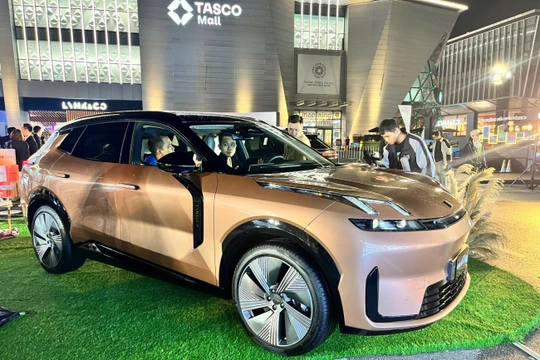 Lynk & Co 08 hybrid có gì để thách thức Hyundai Santa Fe, Ford Everest?