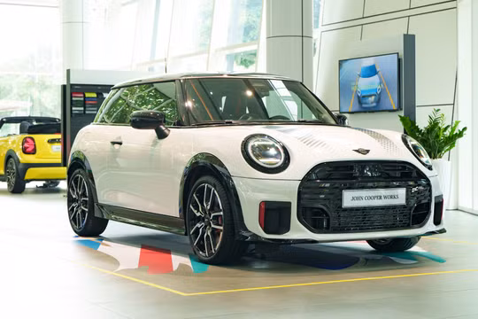 MINI John Cooper Works 2025 mới: Thuần chất xe đua và đắt đỏ